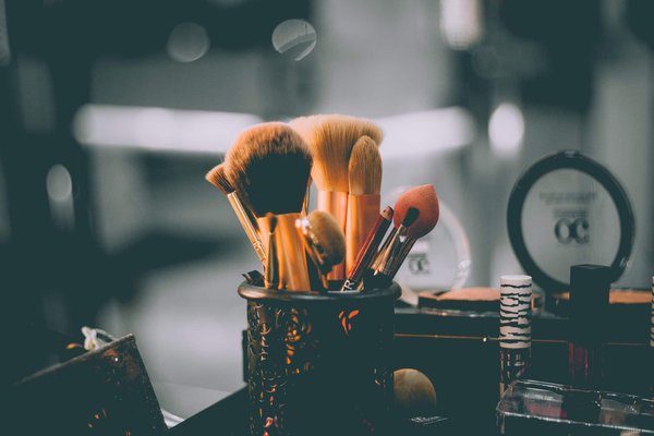 Les techniques de maquillage pour le cinéma et la télévision